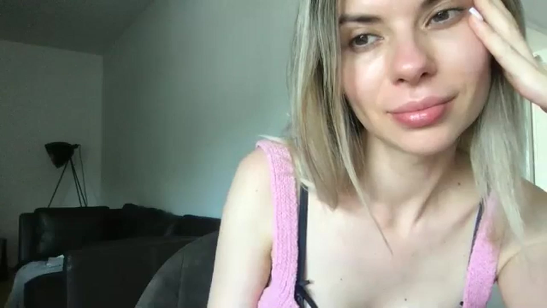 Gallery image thumbnail from neverinmylife's myfreecams stream on, 06/19/2024, 11:27 image 5 of 20