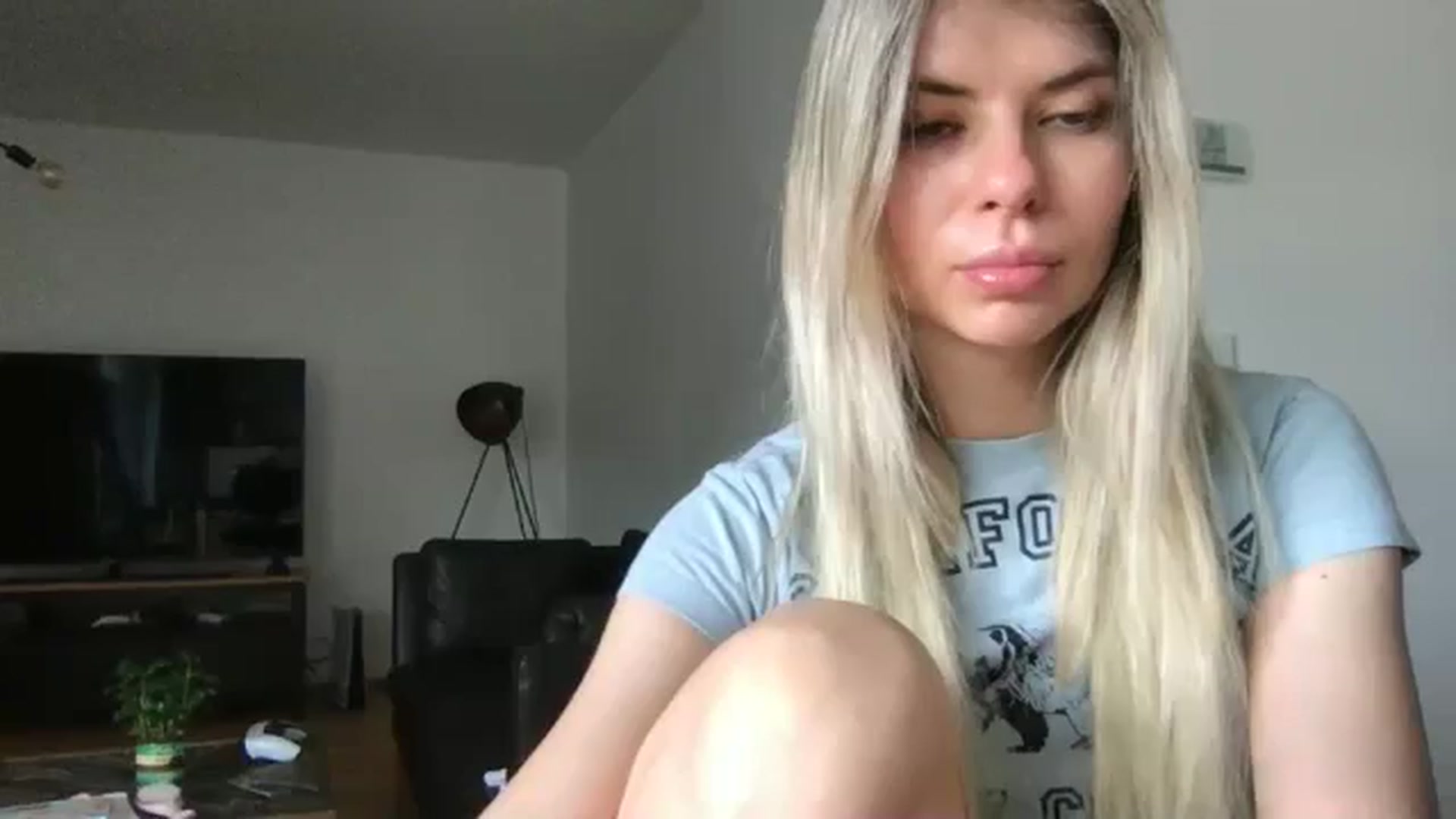 Gallery image thumbnail from neverinmylife's myfreecams stream on, 06/30/2024, 10:27 image 1 of 20