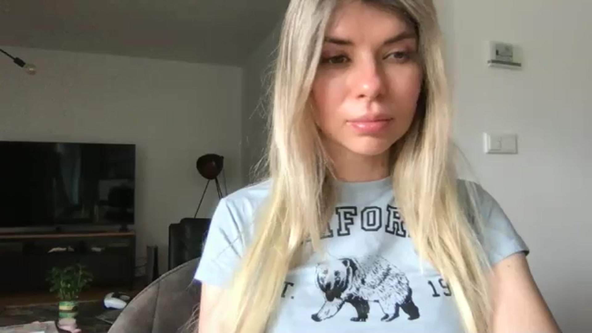 Gallery image thumbnail from neverinmylife's myfreecams stream on, 06/30/2024, 10:27 image 9 of 20