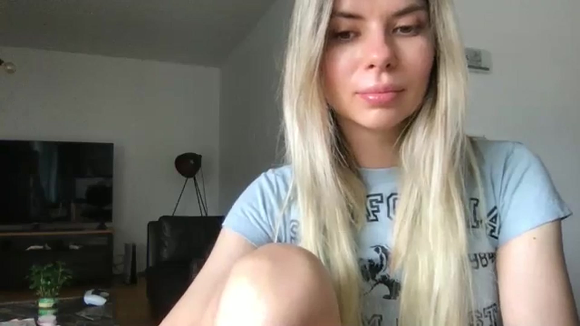 Gallery image thumbnail from neverinmylife's myfreecams stream on, 06/30/2024, 10:27 image 2 of 20