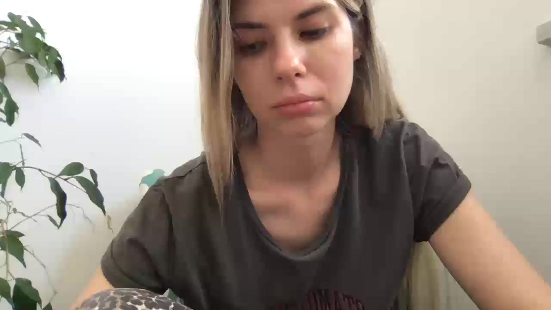 Gallery image thumbnail from neverinmylife's myfreecams stream on, 07/05/2024, 12:08 image 17 of 20