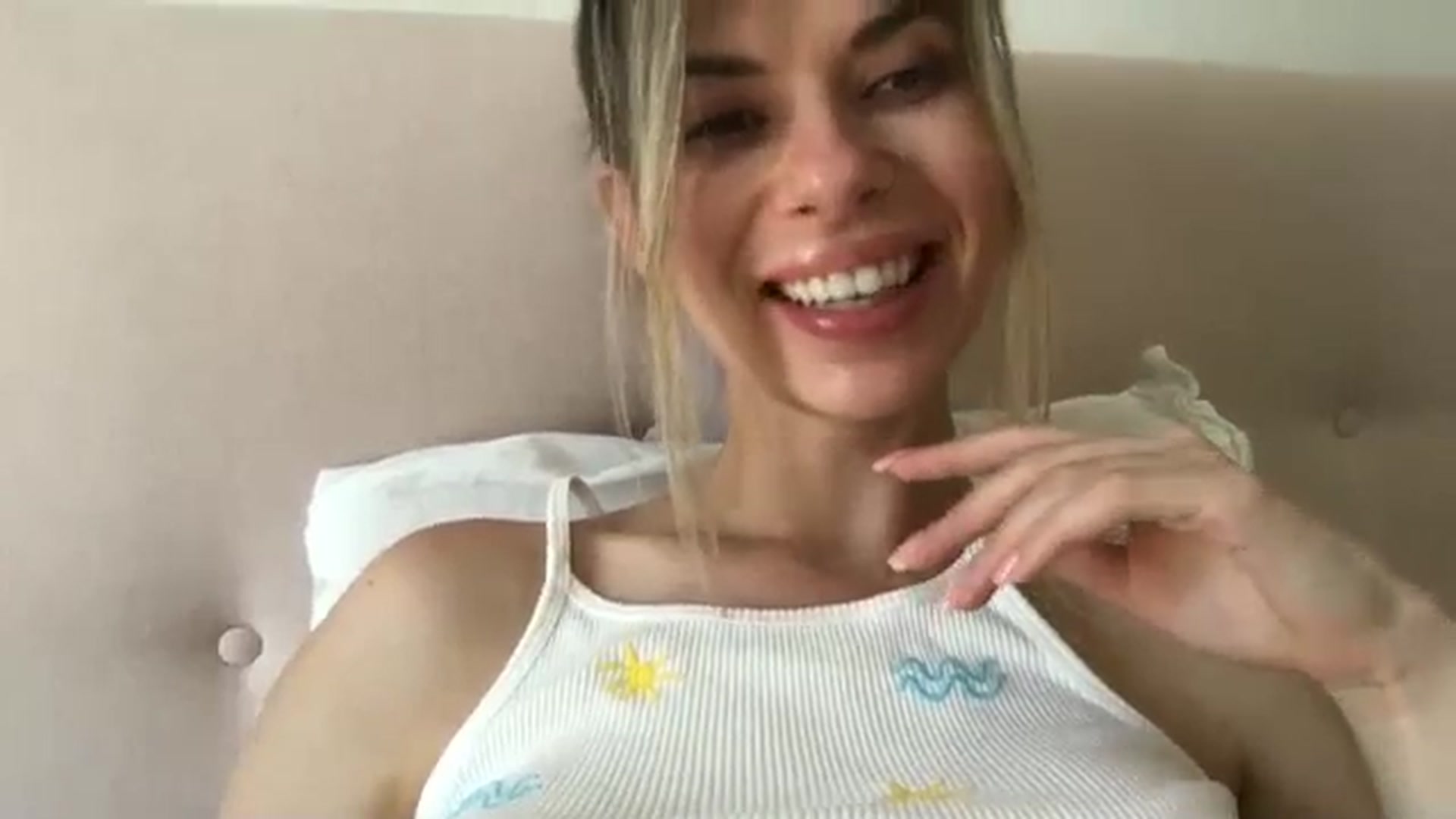 Gallery image thumbnail from neverinmylife's myfreecams stream on, 07/17/2024, 14:16 image 10 of 20