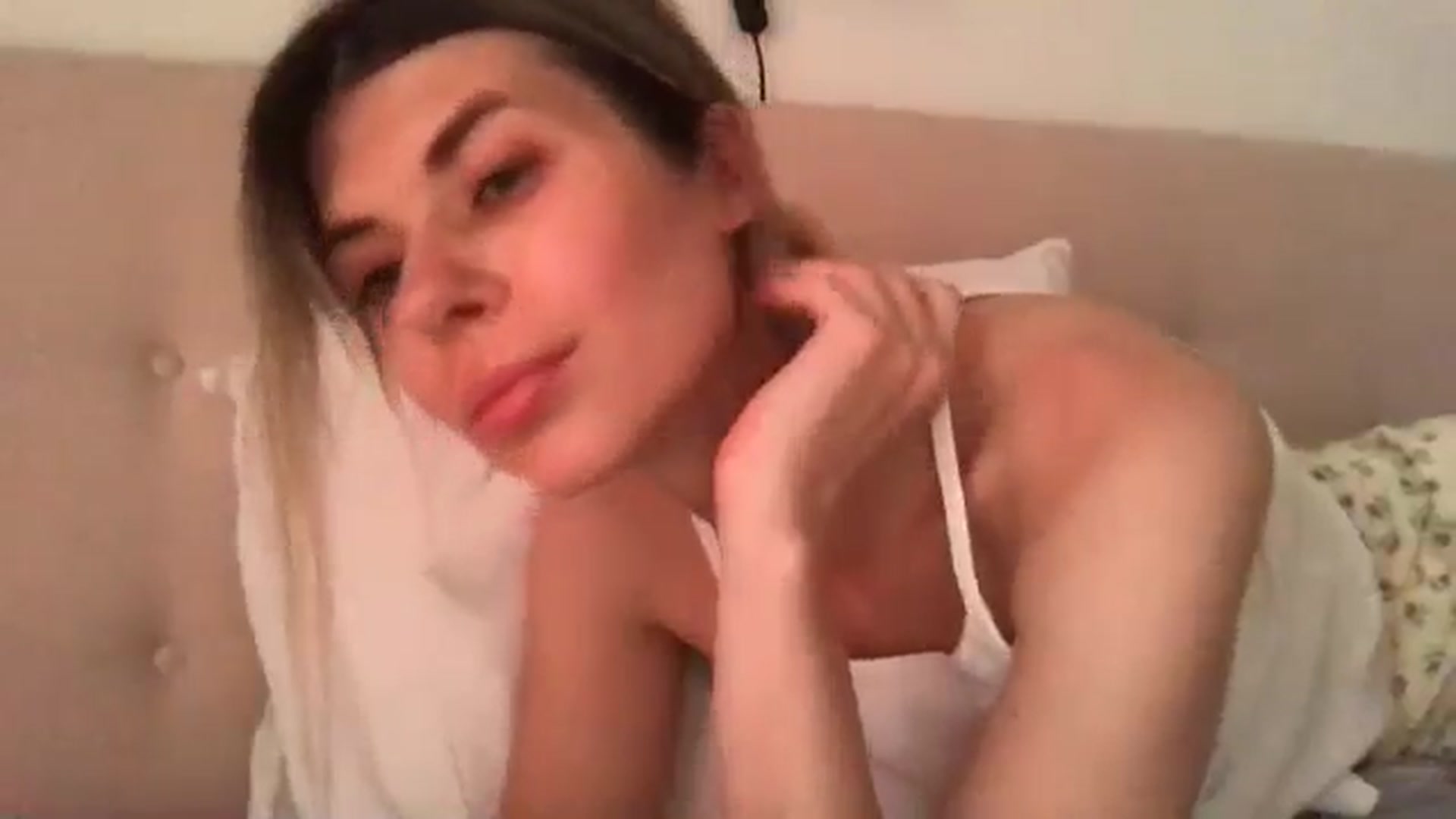 Gallery image thumbnail from neverinmylife's myfreecams stream on, 07/17/2024, 16:01 image 7 of 20