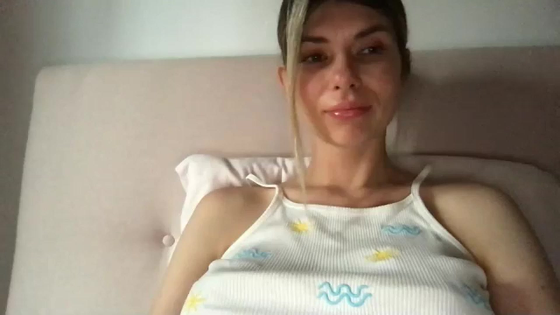 Gallery image thumbnail from neverinmylife's myfreecams stream on, 07/18/2024, 11:35 image 5 of 20