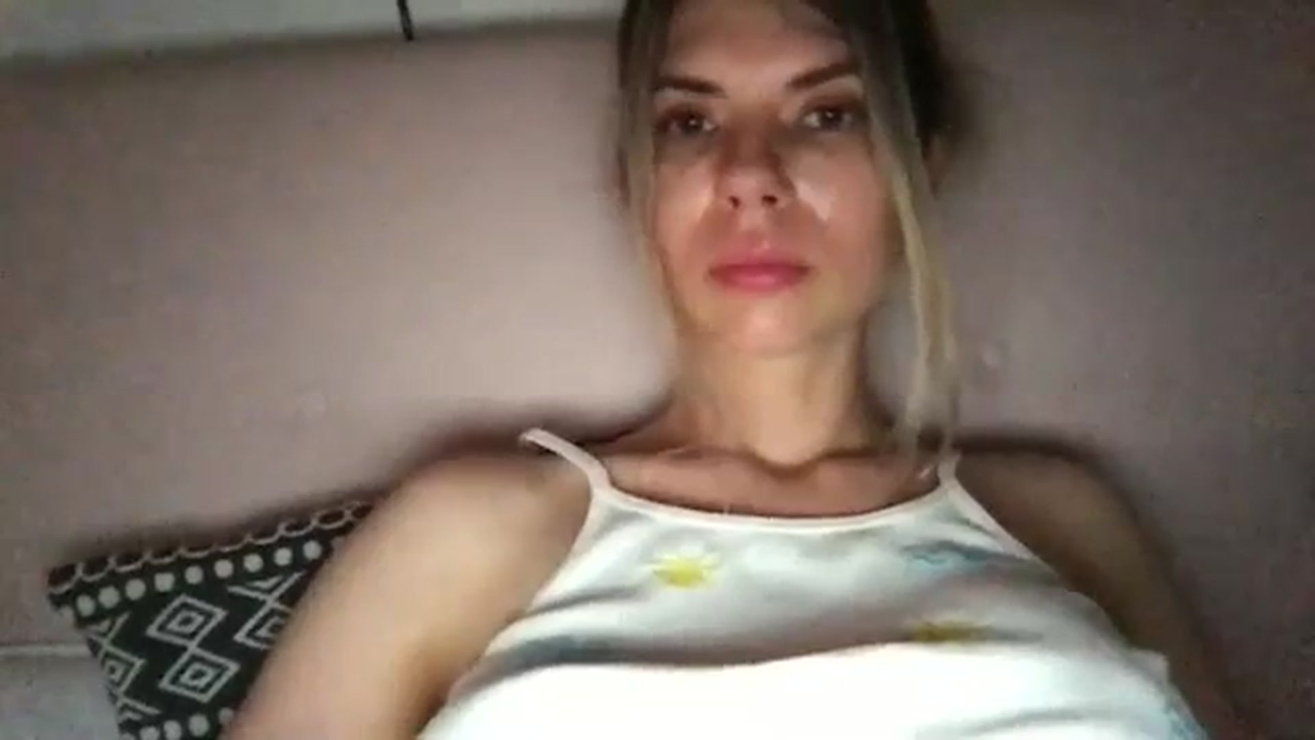 Gallery image thumbnail from neverinmylife's myfreecams stream on, 07/19/2024, 18:49 image 18 of 20