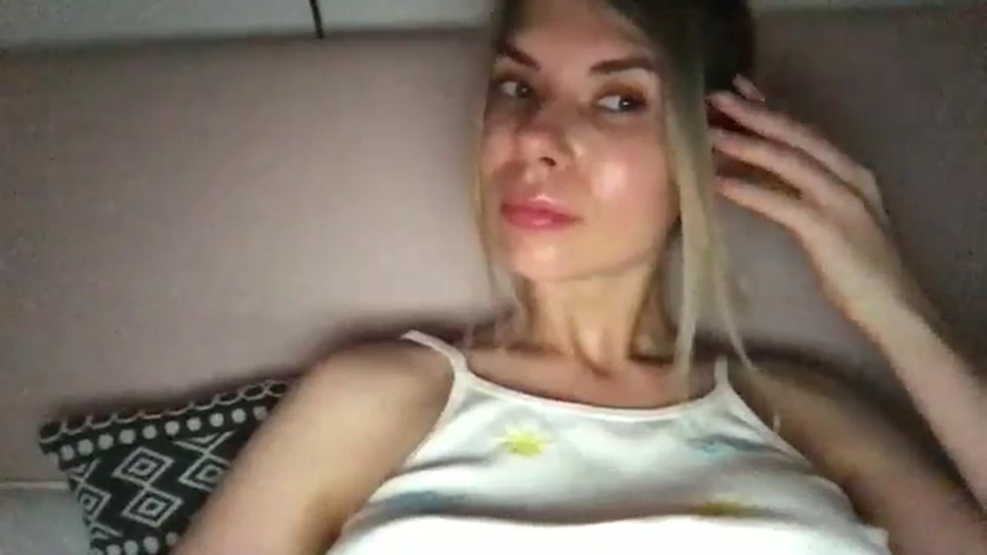 Gallery image thumbnail from neverinmylife's myfreecams stream on, 07/19/2024, 18:49 image 19 of 20