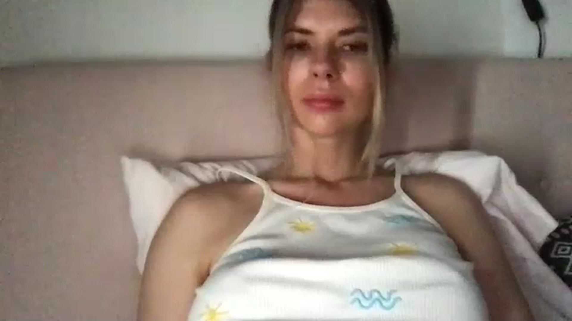 Gallery image thumbnail from neverinmylife's myfreecams stream on, 07/19/2024, 19:32 image 6 of 20