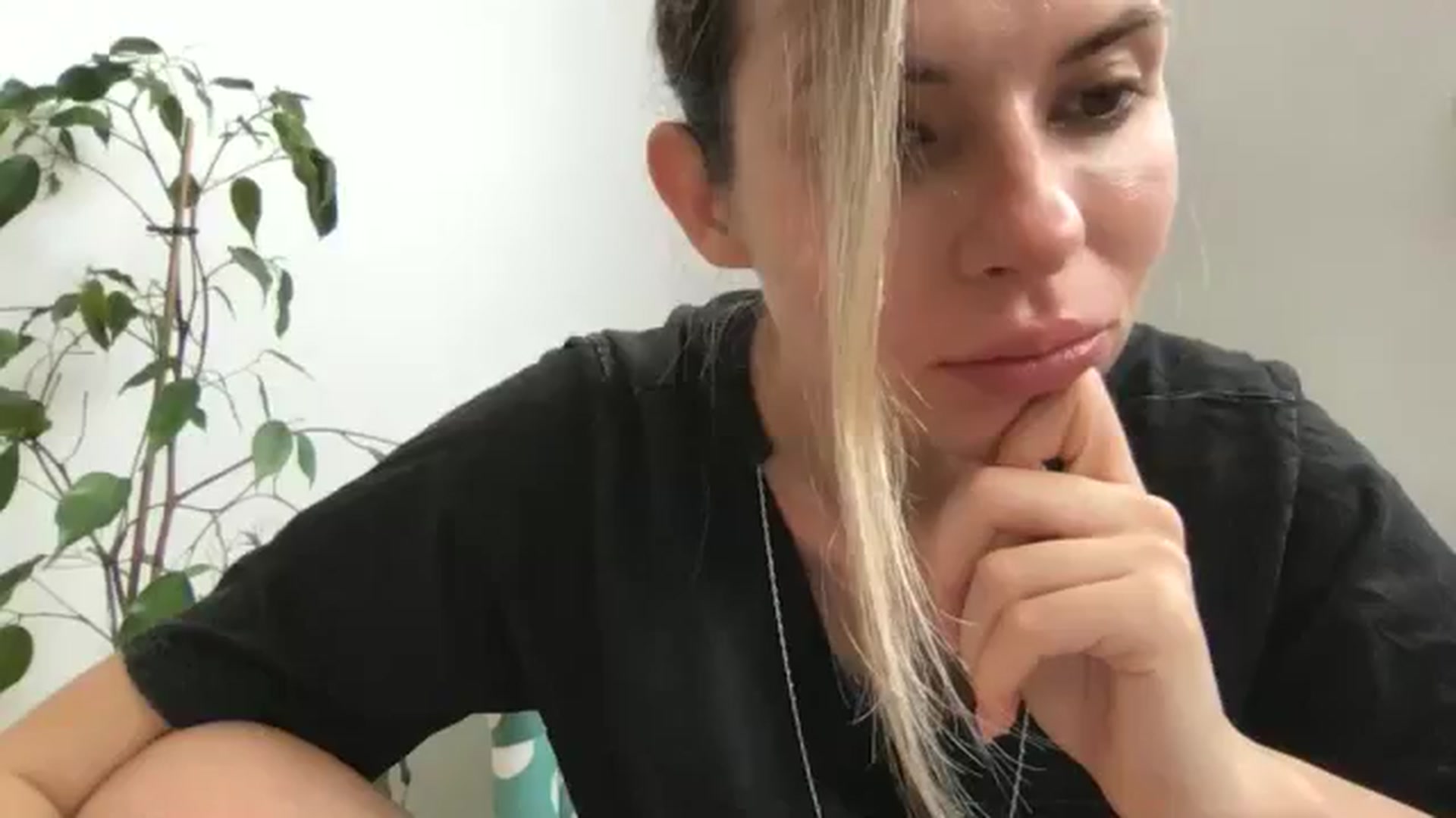 Gallery image thumbnail from neverinmylife's myfreecams stream on, 07/22/2024, 10:48 image 10 of 20