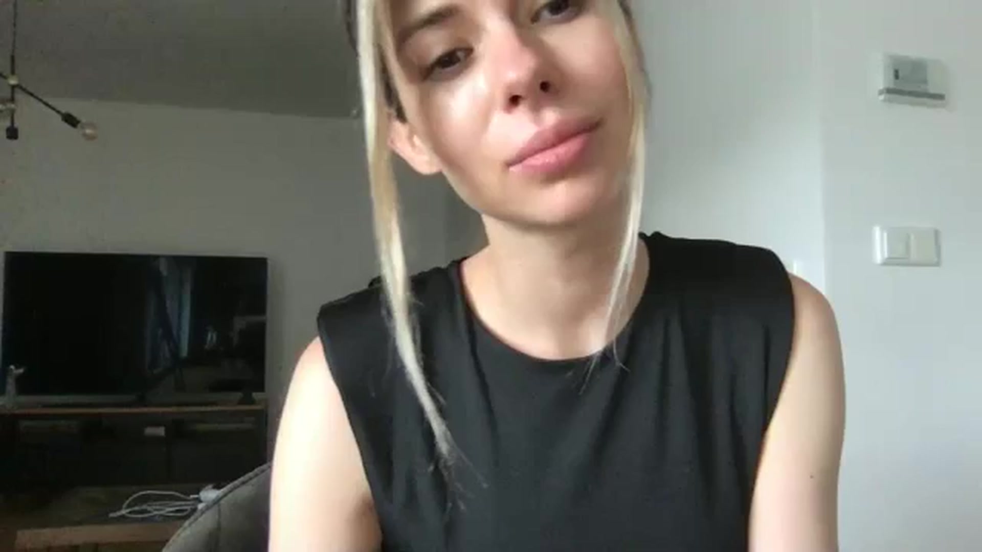 Gallery image thumbnail from neverinmylife's myfreecams stream on, 07/23/2024, 10:00 image 13 of 20