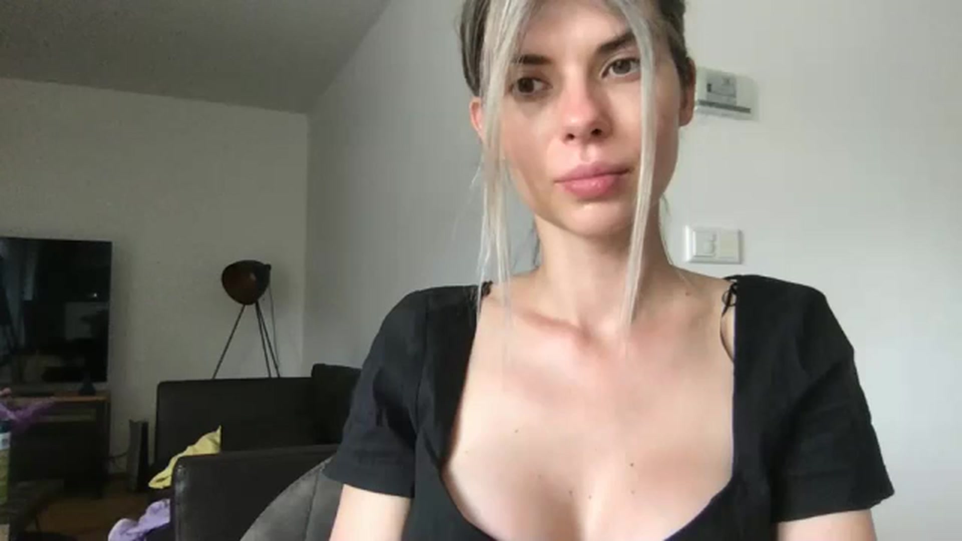 Gallery image thumbnail from neverinmylife's myfreecams stream on, 07/26/2024, 13:49 image 18 of 20