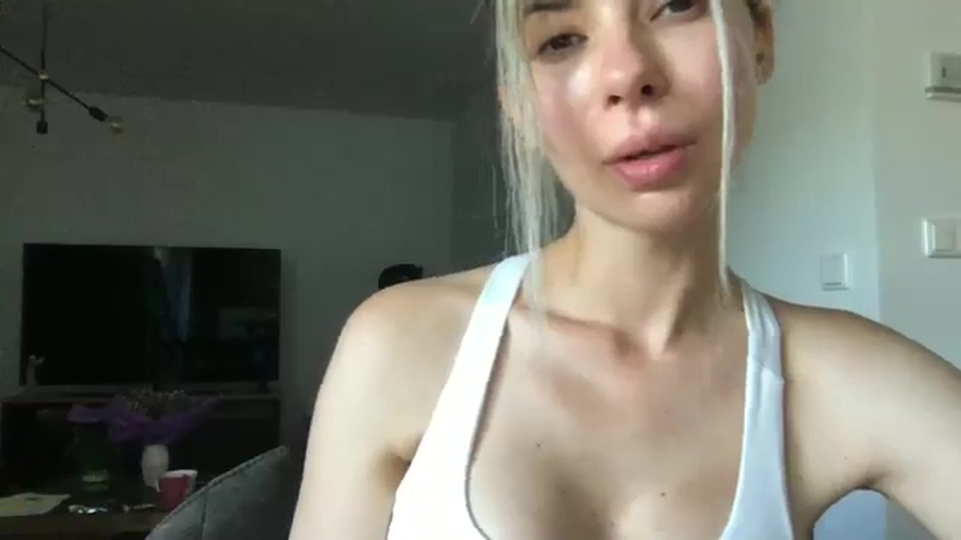 Gallery image thumbnail from neverinmylife's myfreecams stream on, 07/29/2024, 10:06 image 4 of 20