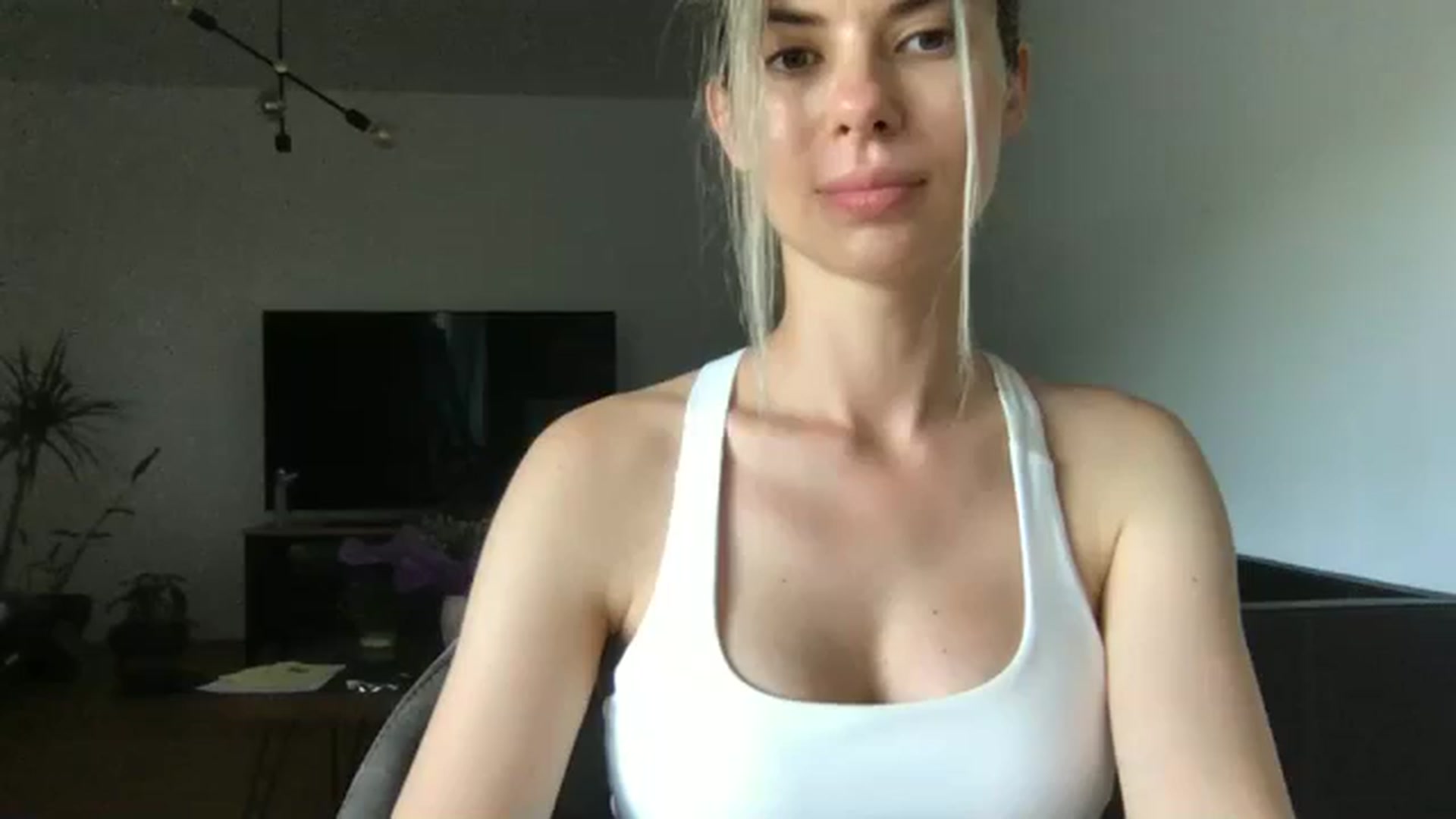 Gallery image thumbnail from neverinmylife's myfreecams stream on, 07/29/2024, 10:24 image 14 of 20
