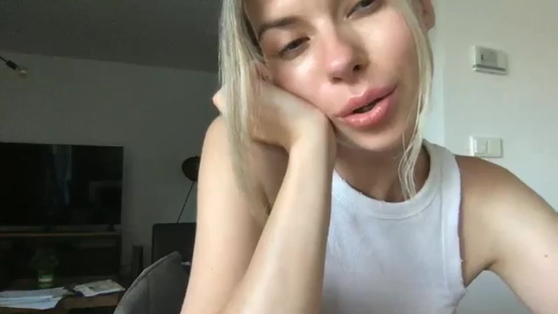 Gallery image thumbnail from neverinmylife's myfreecams stream on, 07/31/2024, 11:04 image 9 of 20