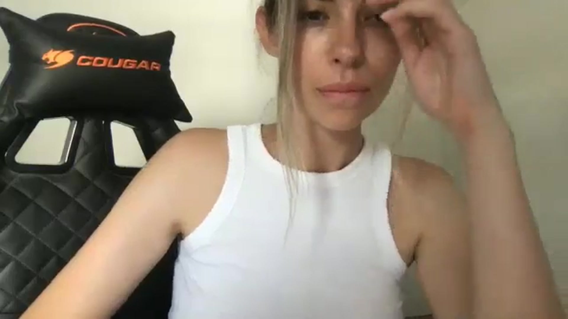Gallery image thumbnail from neverinmylife's myfreecams stream on, 07/31/2024, 12:36 image 16 of 20