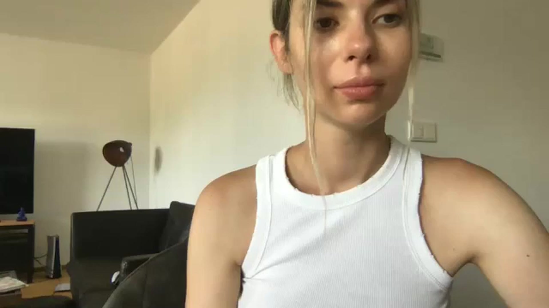 Gallery image thumbnail from neverinmylife's myfreecams stream on, 08/01/2024, 10:21 image 11 of 20