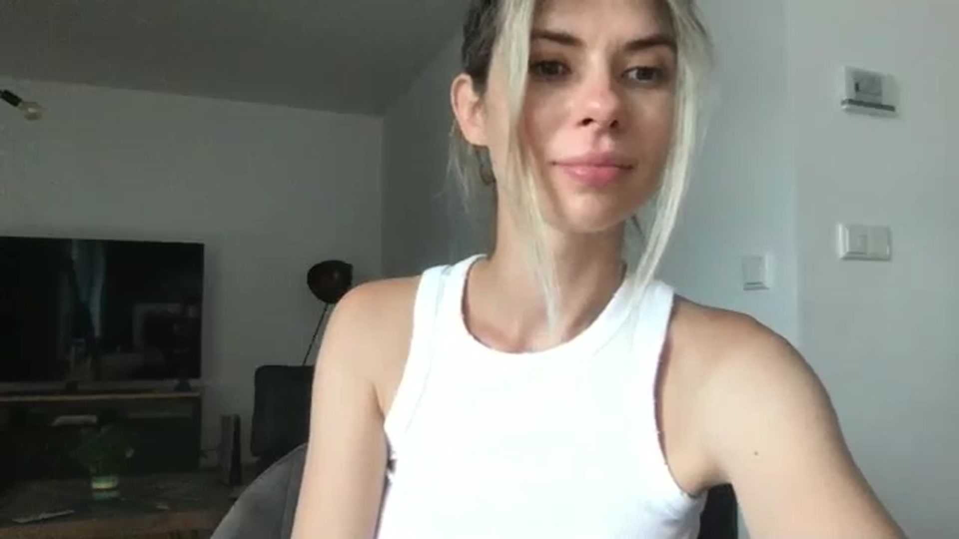 Gallery image thumbnail from neverinmylife's myfreecams stream on, 08/02/2024, 13:05 image 16 of 20