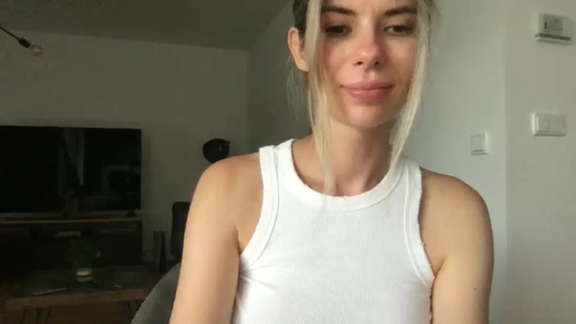 Gallery image thumbnail from neverinmylife's myfreecams stream on, 08/02/2024, 13:05 image 14 of 20