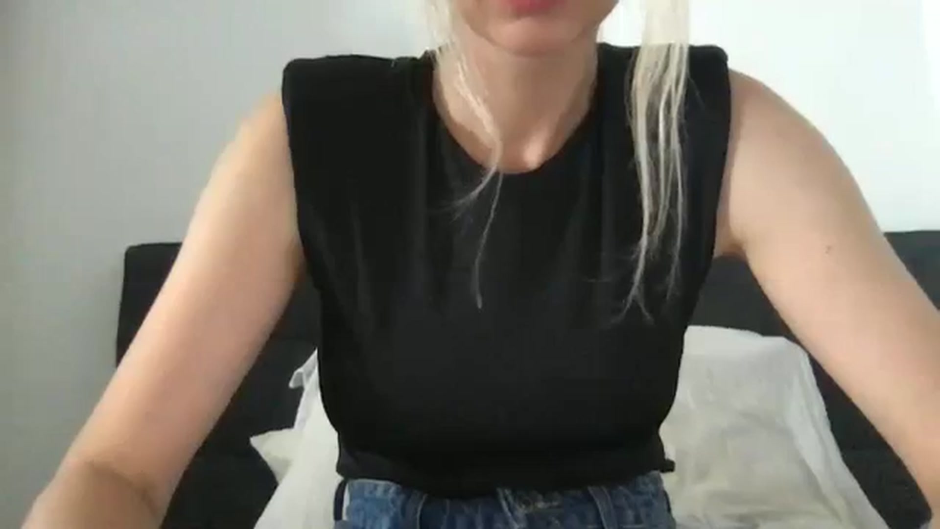 Gallery image thumbnail from neverinmylife's myfreecams stream on, 08/03/2024, 13:12 image 14 of 20
