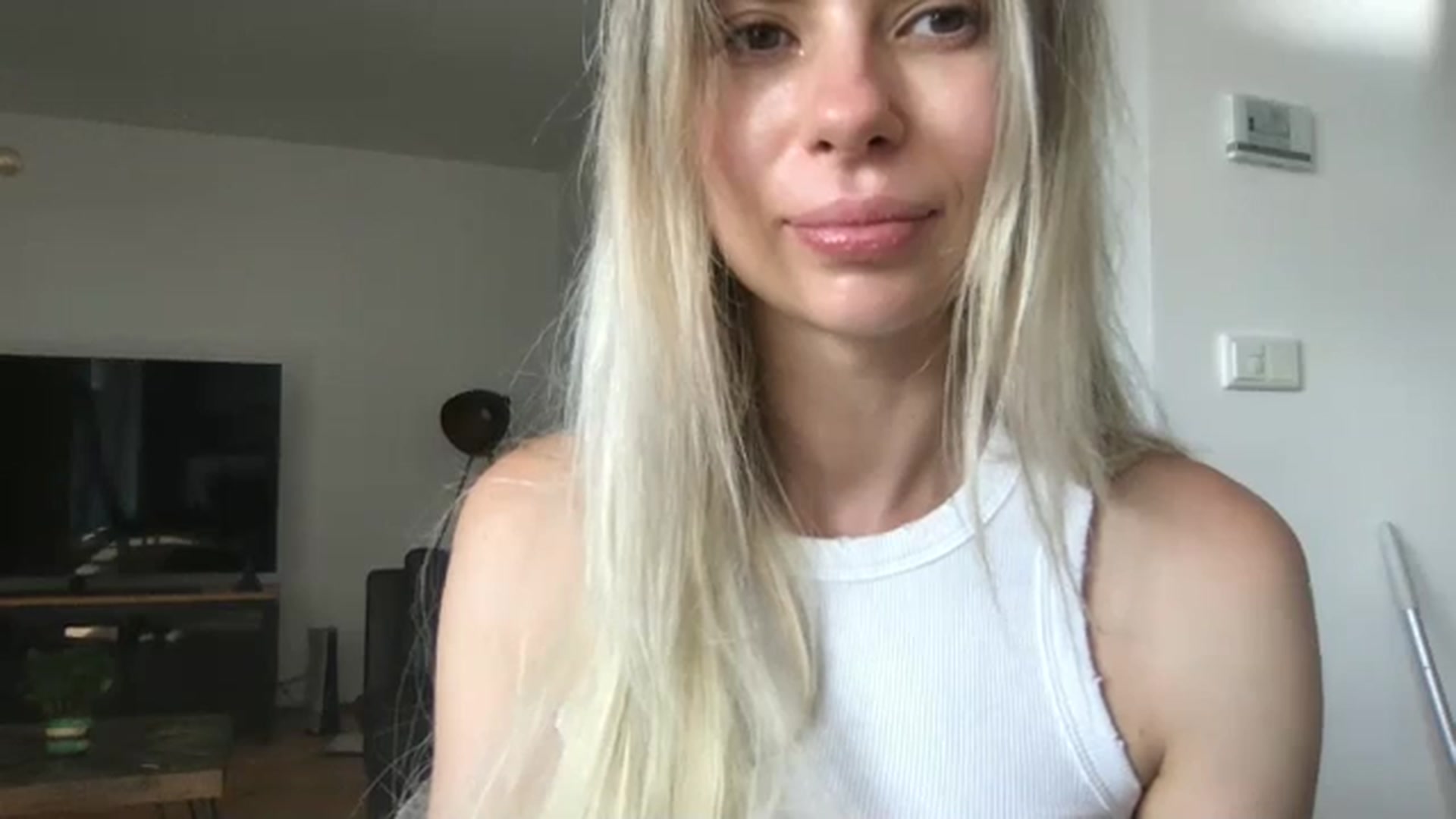 Gallery image thumbnail from neverinmylife's myfreecams stream on, 08/04/2024, 14:10 image 18 of 20