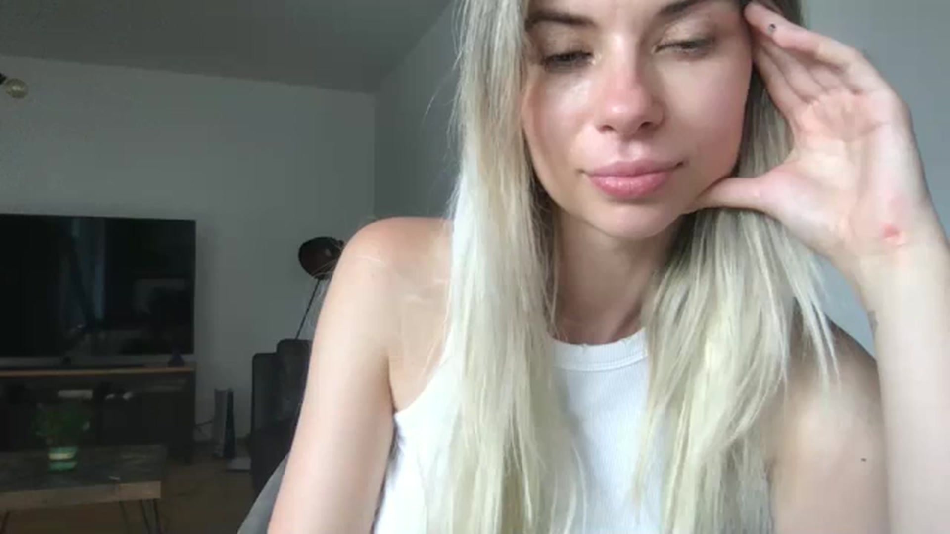 Gallery image thumbnail from neverinmylife's myfreecams stream on, 08/04/2024, 14:10 image 6 of 20