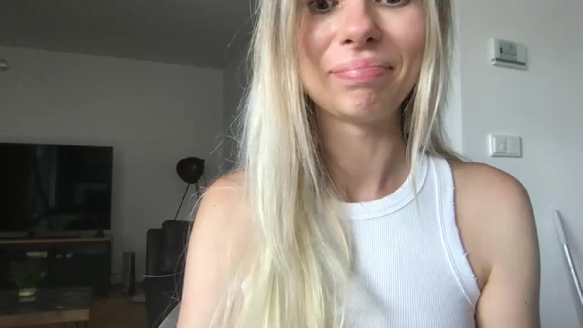 Gallery image thumbnail from neverinmylife's myfreecams stream on, 08/04/2024, 14:10 image 17 of 20