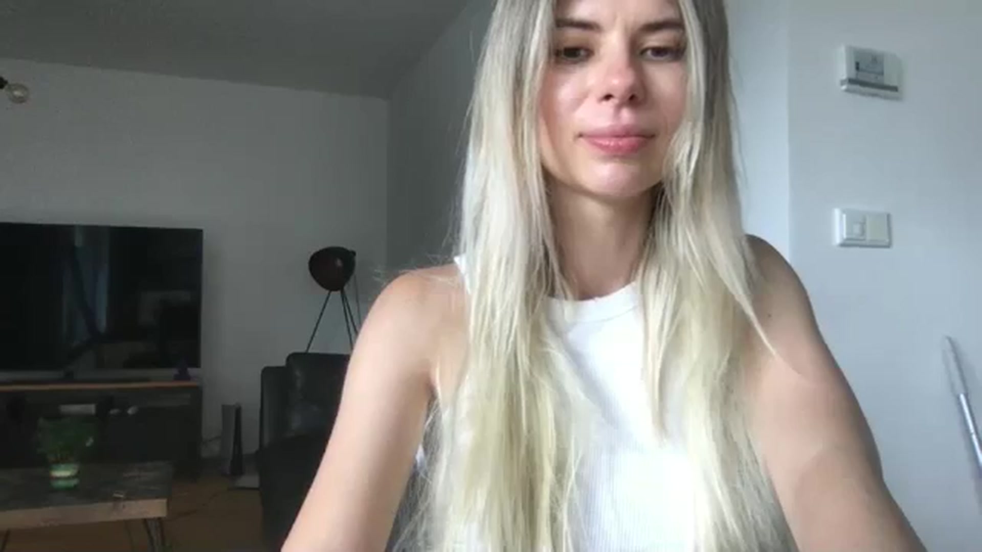 Gallery image thumbnail from neverinmylife's myfreecams stream on, 08/04/2024, 14:10 image 4 of 20