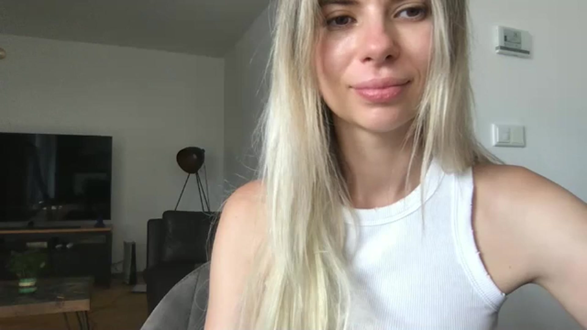 Gallery image thumbnail from neverinmylife's myfreecams stream on, 08/04/2024, 14:10 image 9 of 20
