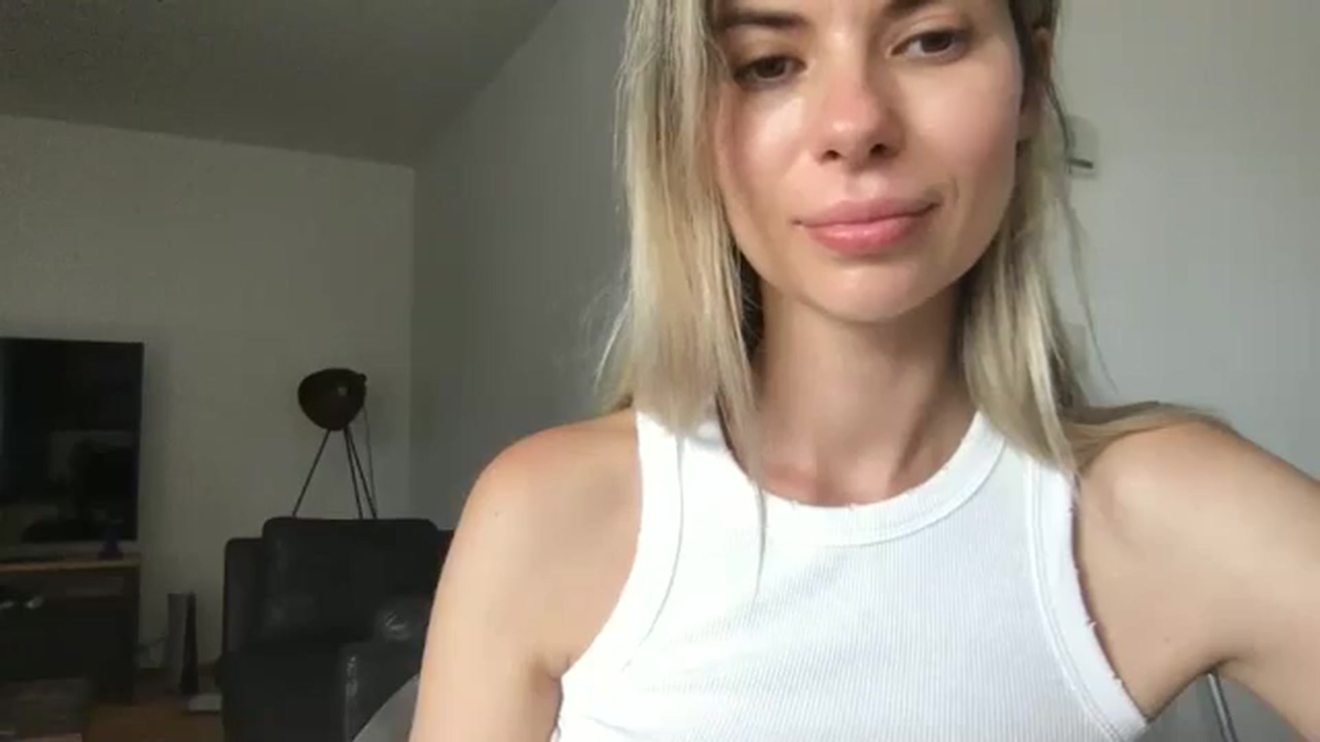 Gallery image thumbnail from neverinmylife's myfreecams stream on, 08/04/2024, 15:53 image 16 of 20