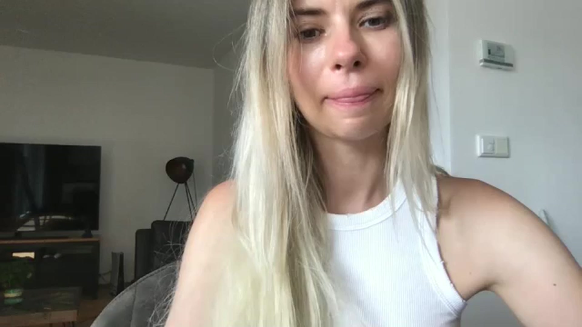 Gallery image thumbnail from neverinmylife's myfreecams stream on, 08/04/2024, 15:53 image 2 of 20