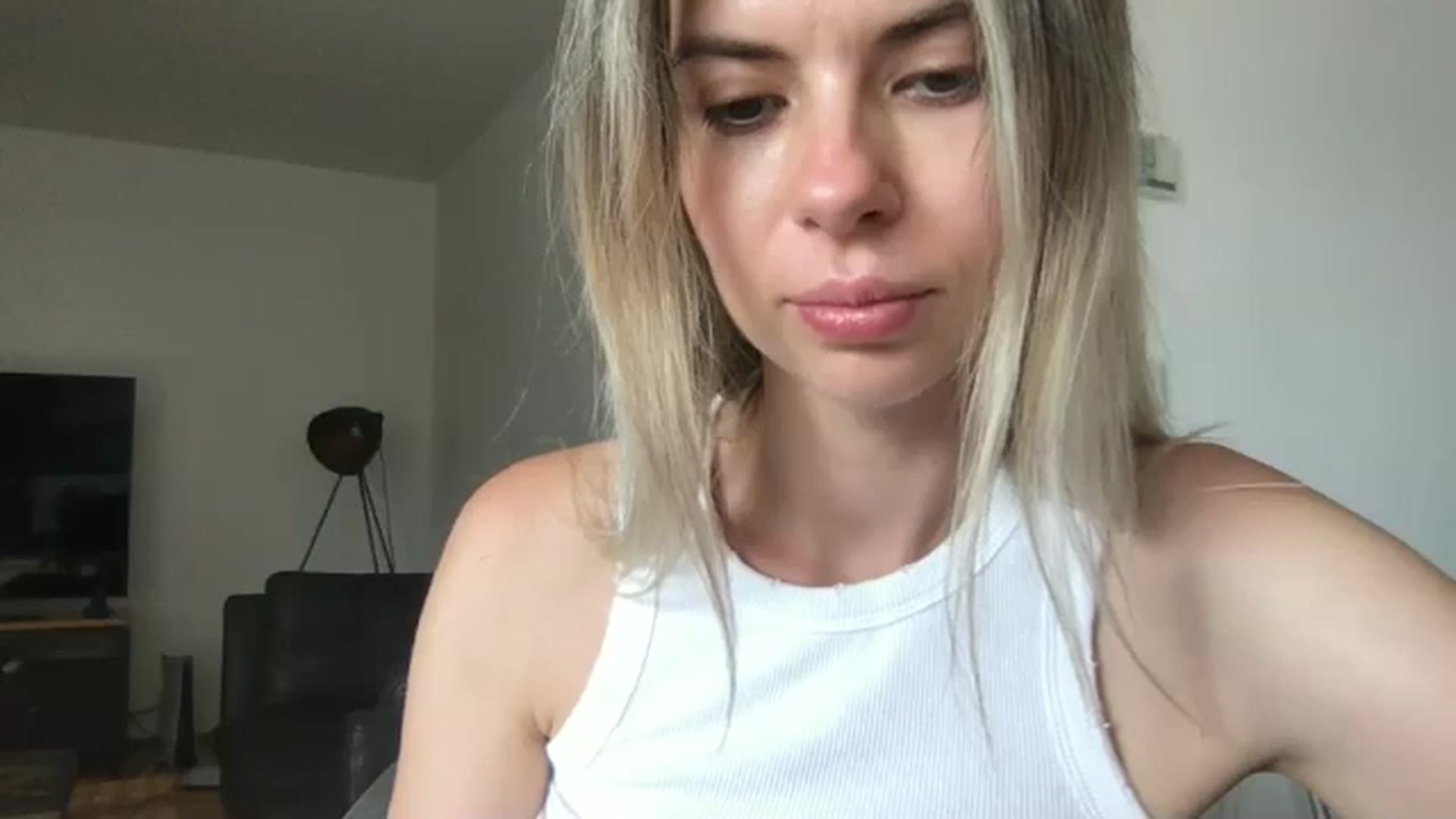 Gallery image thumbnail from neverinmylife's myfreecams stream on, 08/04/2024, 15:53 image 14 of 20