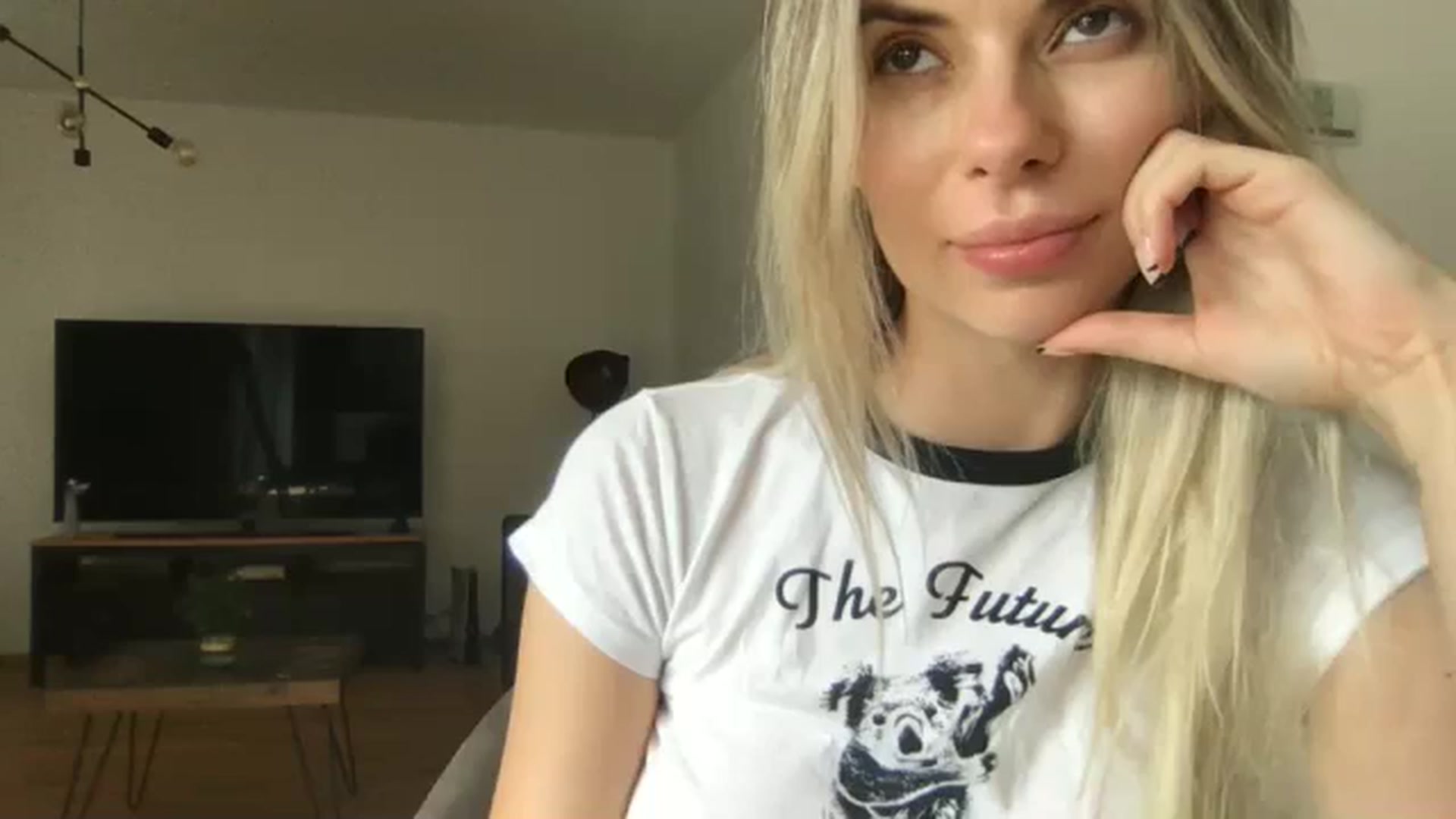 Gallery image thumbnail from neverinmylife's myfreecams stream on, 08/05/2024, 14:03 image 7 of 20