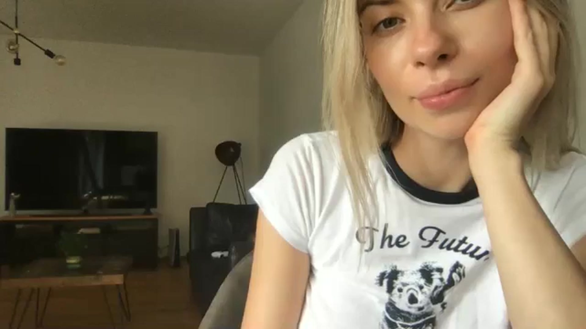 Gallery image thumbnail from neverinmylife's myfreecams stream on, 08/05/2024, 14:03 image 12 of 20