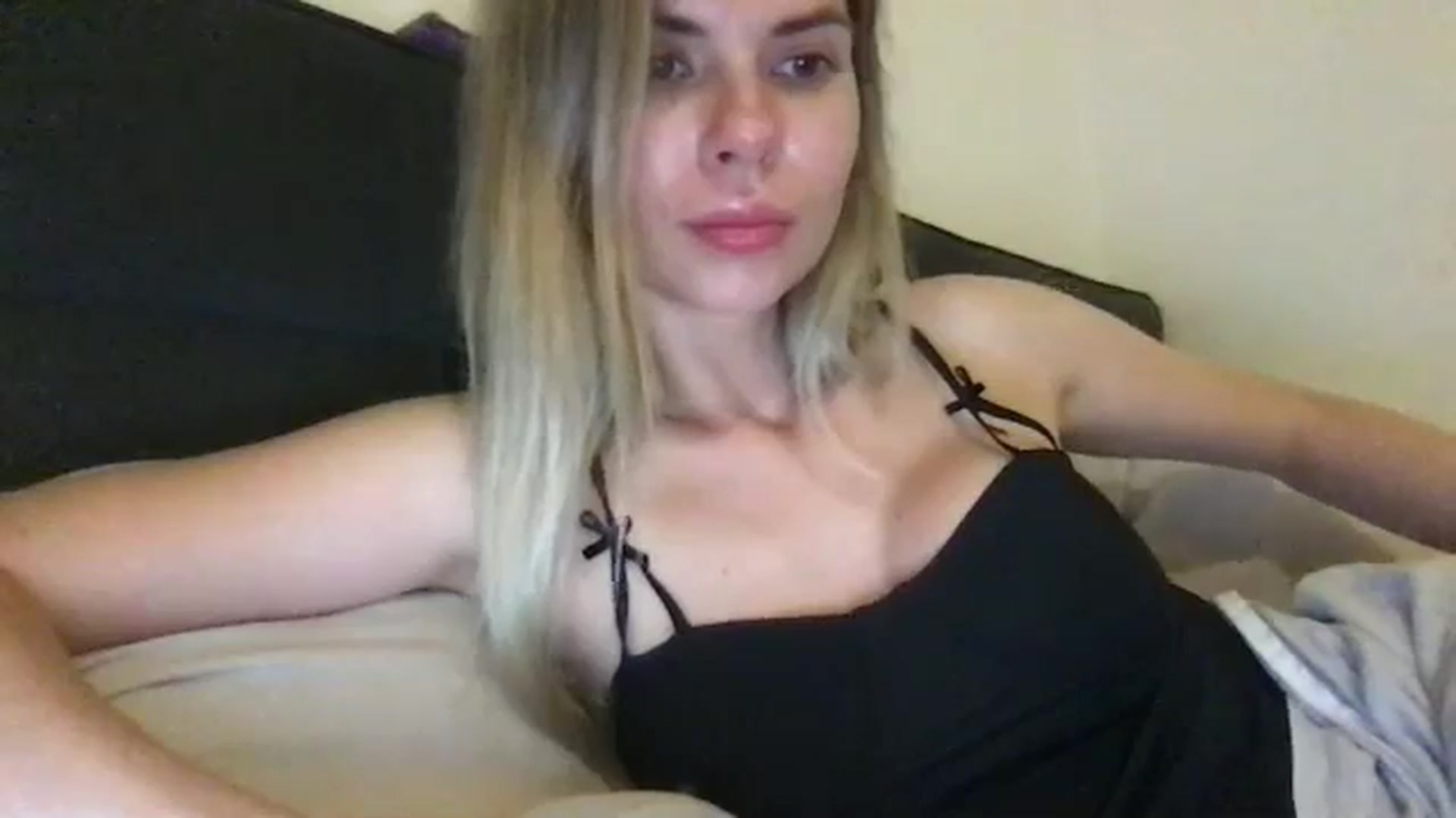 Gallery image thumbnail from neverinmylife's myfreecams stream on, 08/07/2024, 22:23 image 16 of 20