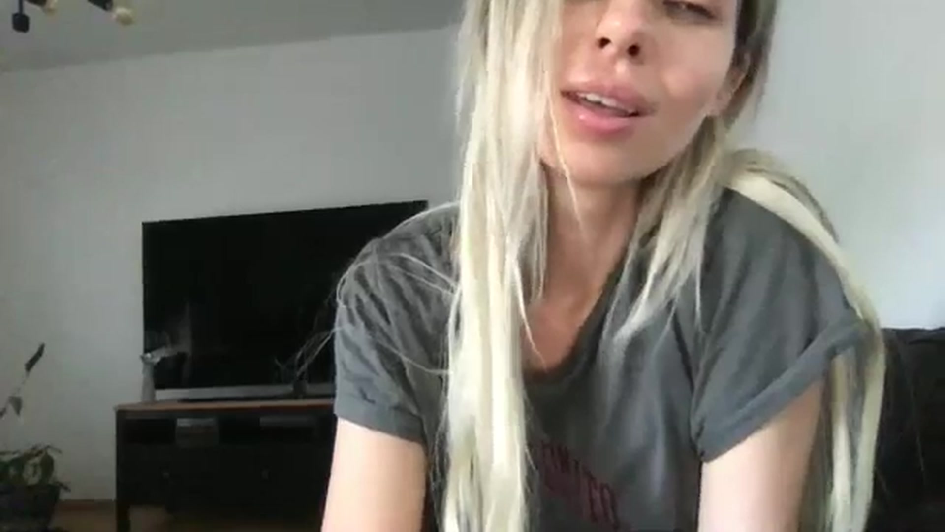 Gallery image thumbnail from neverinmylife's myfreecams stream on, 08/12/2024, 11:37 image 16 of 20