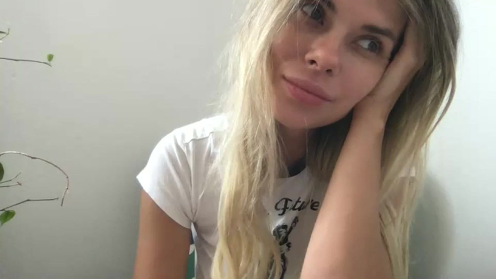 Gallery image thumbnail from neverinmylife's myfreecams stream on, 08/22/2024, 11:15 image 11 of 20