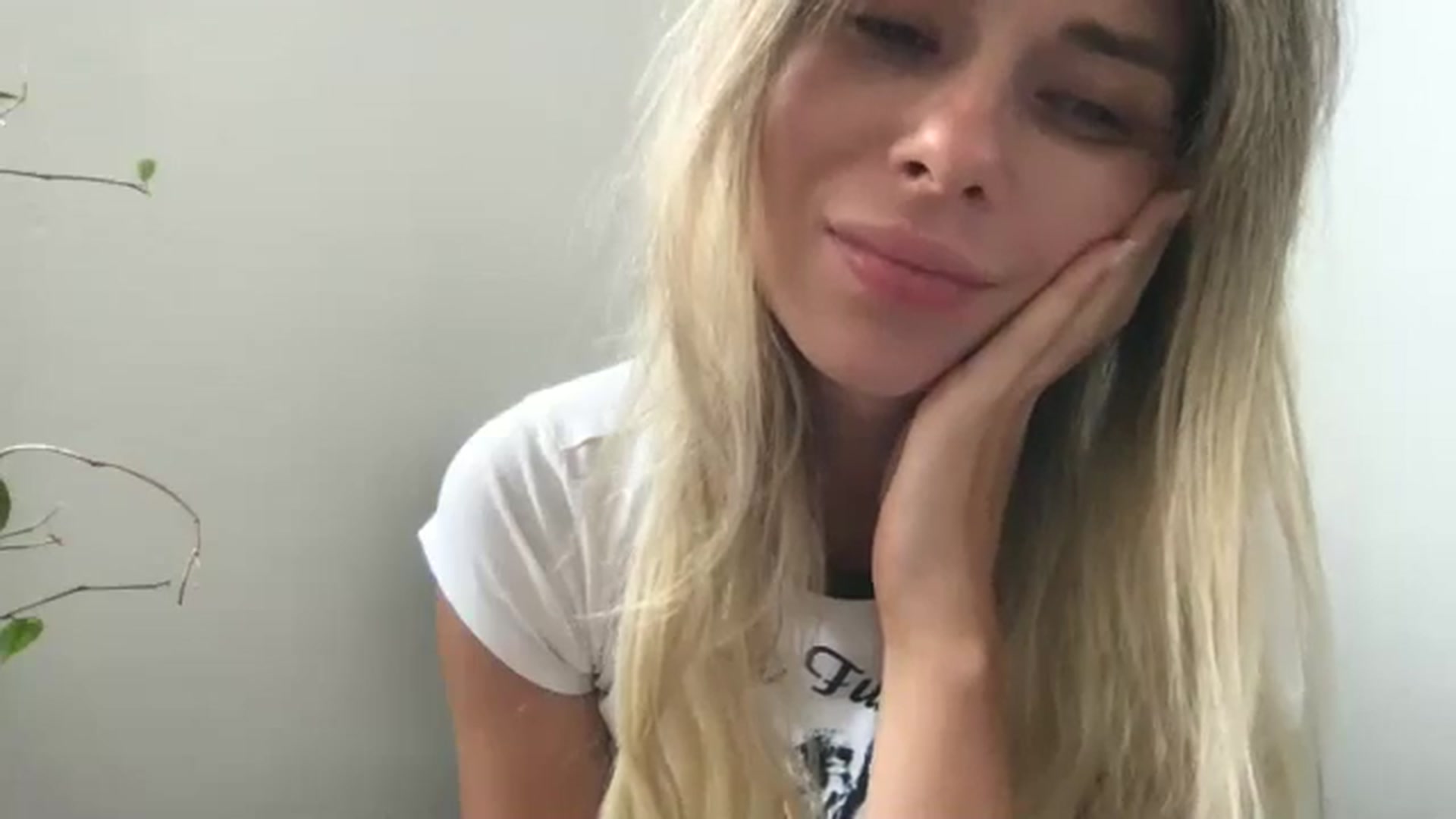 Gallery image thumbnail from neverinmylife's myfreecams stream on, 08/22/2024, 11:15 image 15 of 20