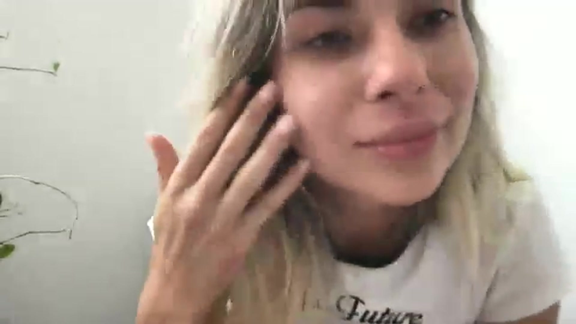 Gallery image thumbnail from neverinmylife's myfreecams stream on, 08/22/2024, 11:15 image 10 of 20