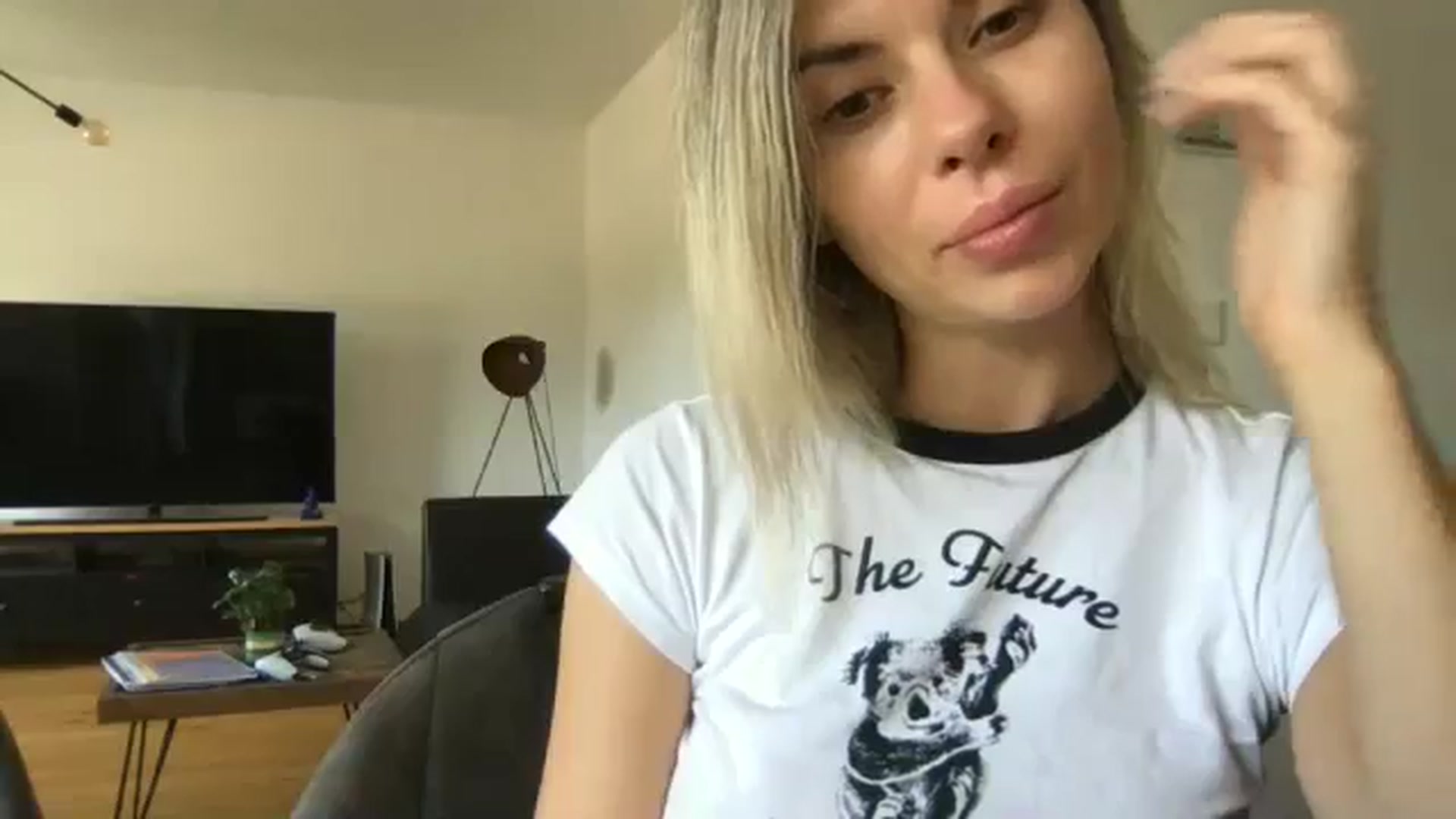 Gallery image thumbnail from neverinmylife's myfreecams stream on, 08/27/2024, 12:31 image 10 of 20