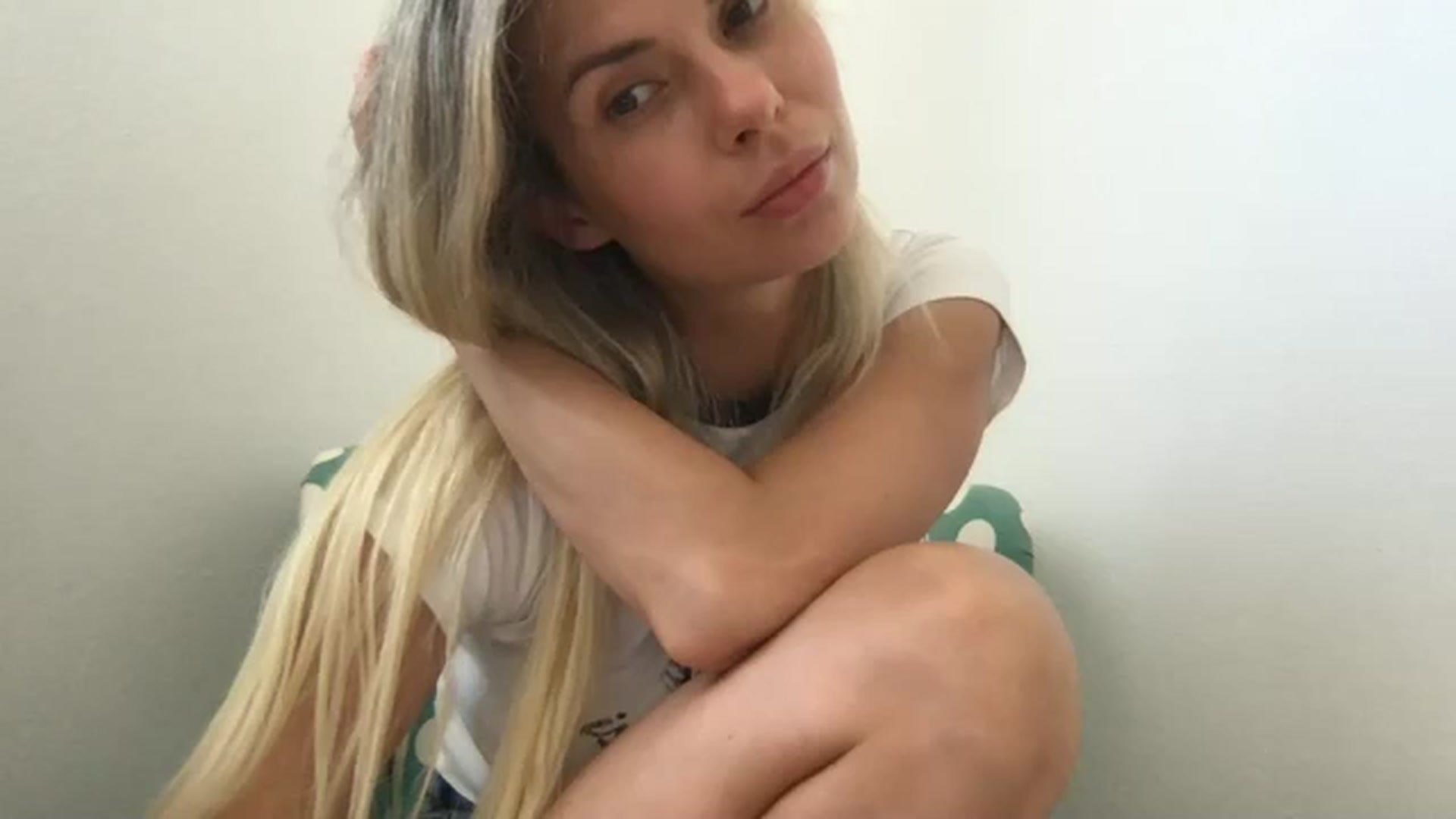 Gallery image thumbnail from neverinmylife's myfreecams stream on, 08/27/2024, 14:04 image 13 of 20