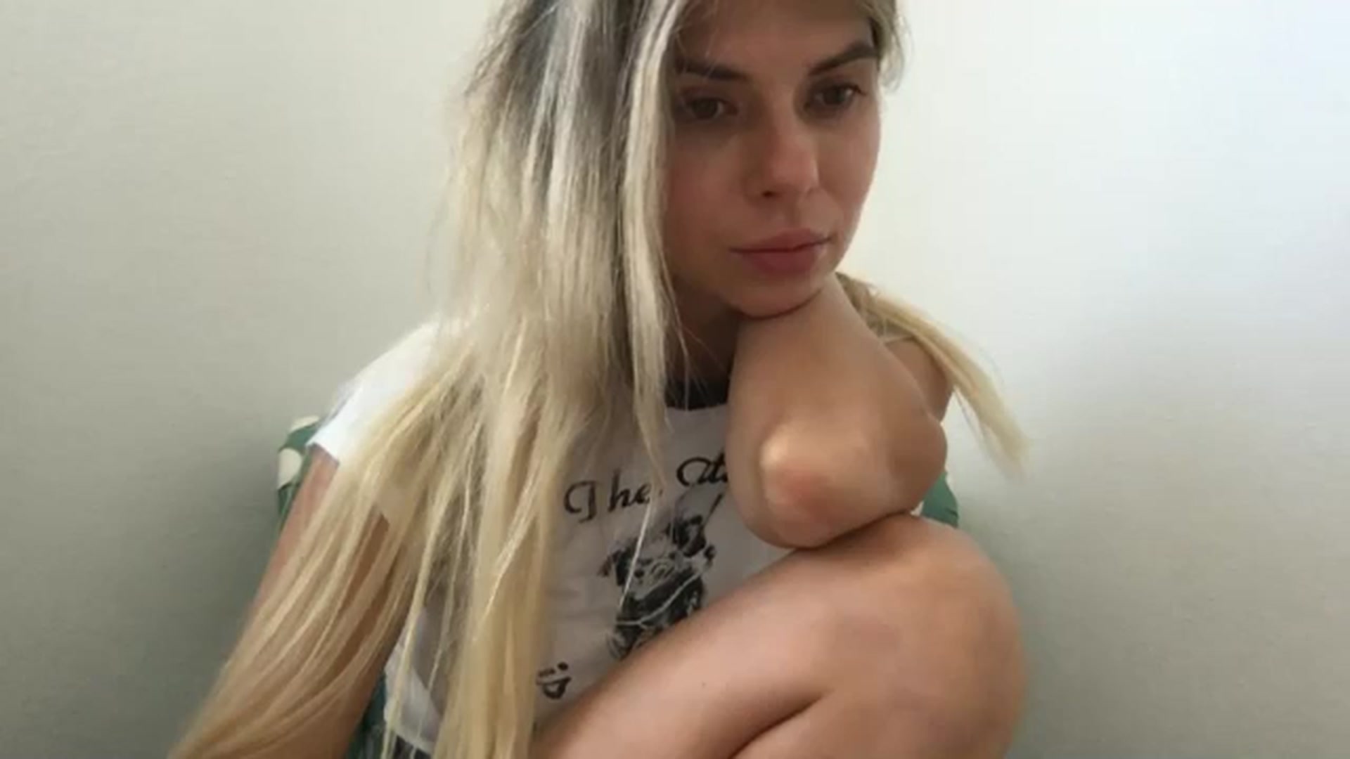 Gallery image thumbnail from neverinmylife's myfreecams stream on, 08/27/2024, 14:04 image 14 of 20