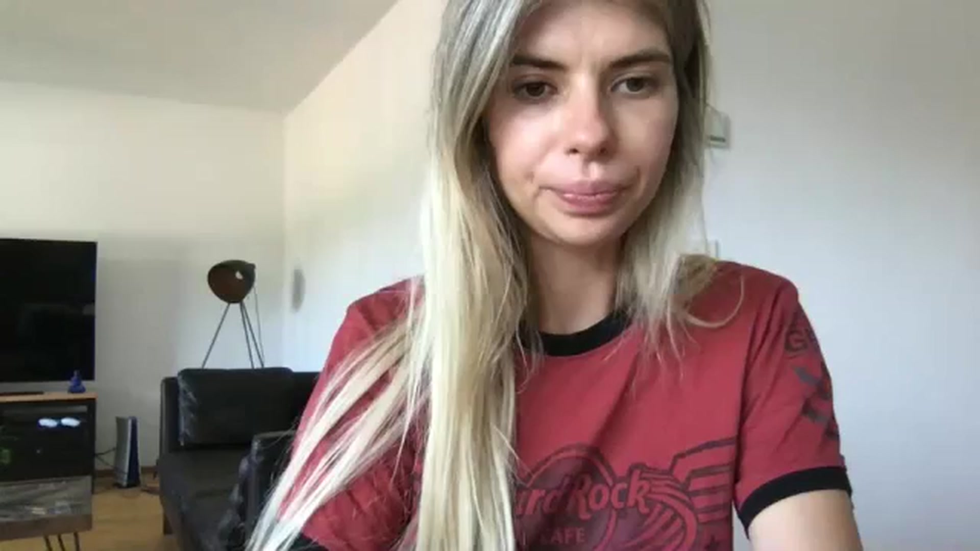 Gallery image thumbnail from neverinmylife's myfreecams stream on, 08/29/2024, 10:43 image 13 of 20