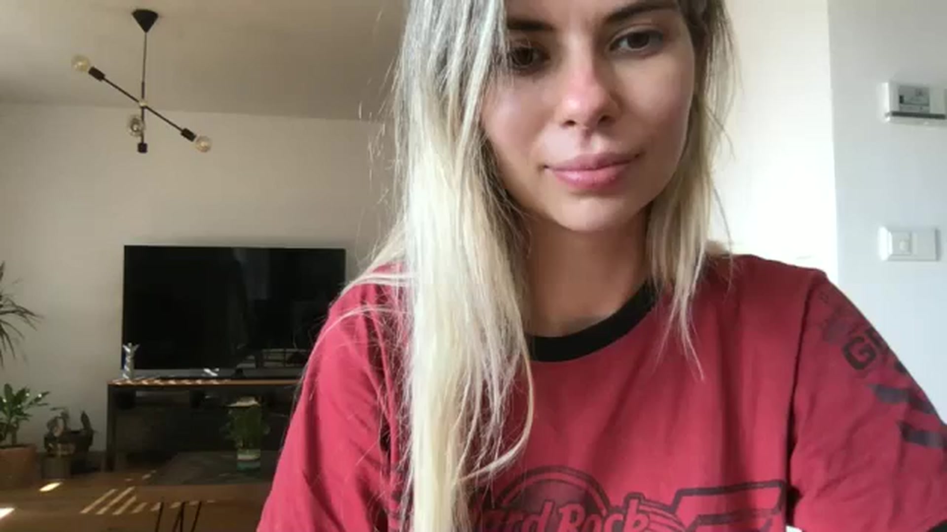 Gallery image thumbnail from neverinmylife's myfreecams stream on, 08/29/2024, 15:11 image 15 of 20