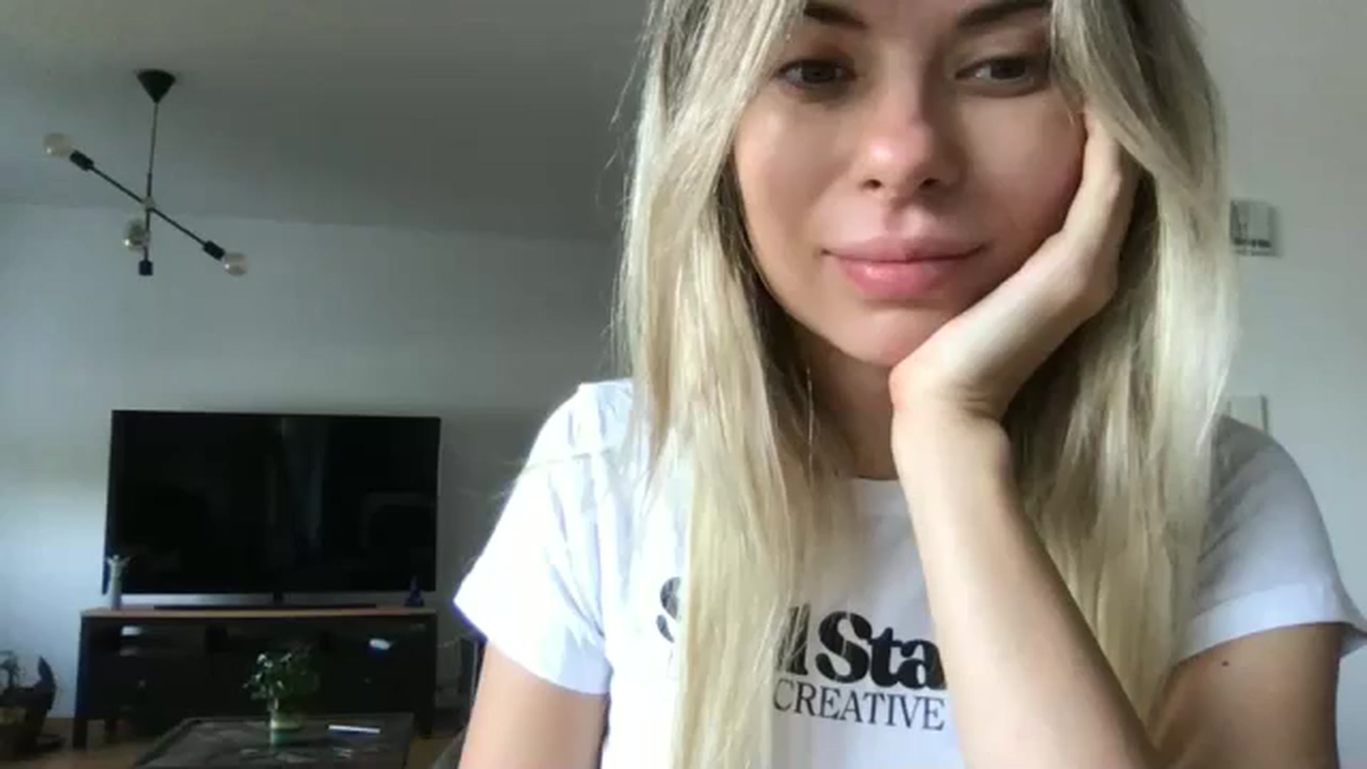 Gallery image thumbnail from neverinmylife's myfreecams stream on, 08/30/2024, 06:29 image 14 of 20