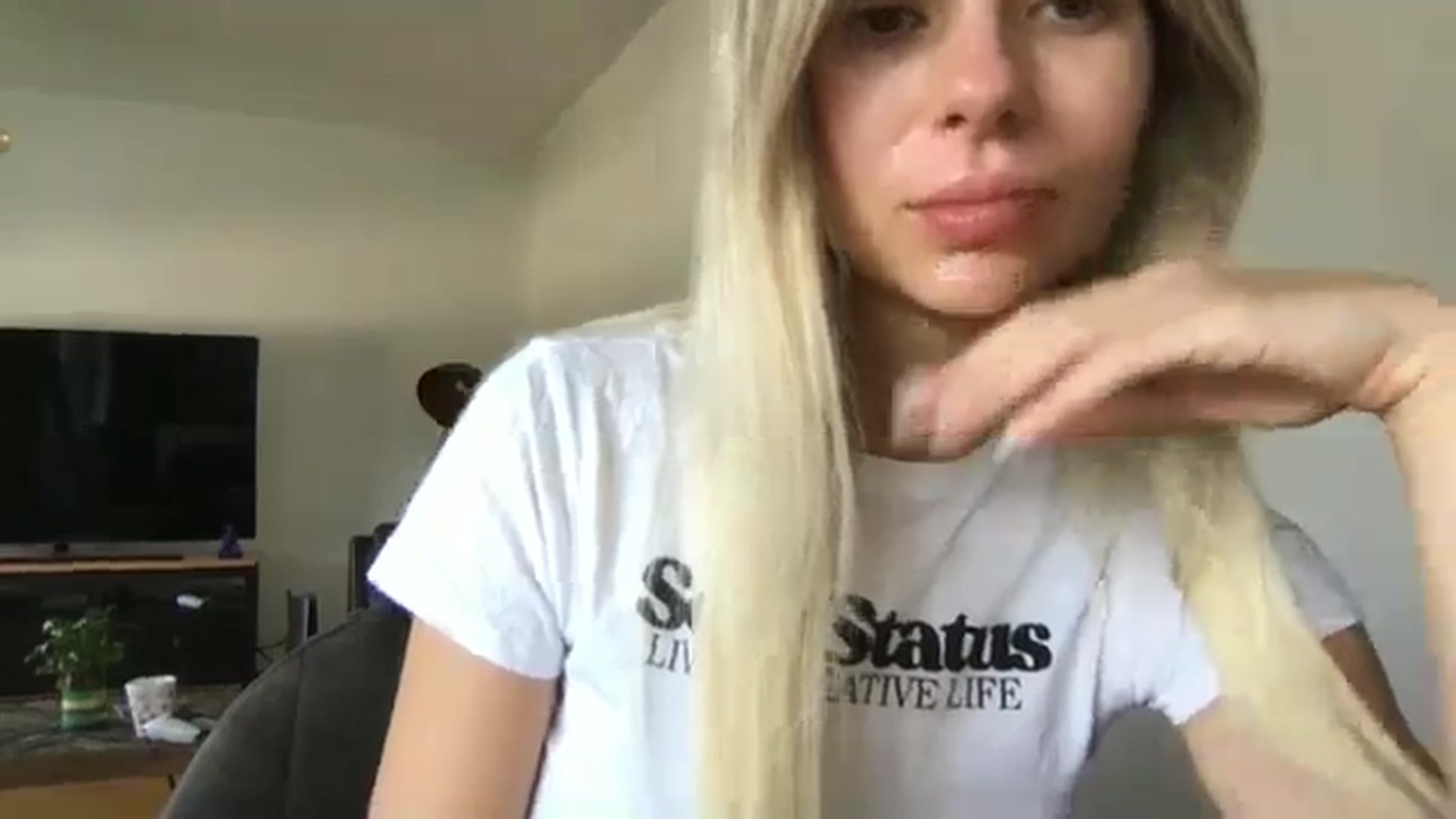 Gallery image thumbnail from neverinmylife's myfreecams stream on, 08/30/2024, 09:48 image 17 of 20