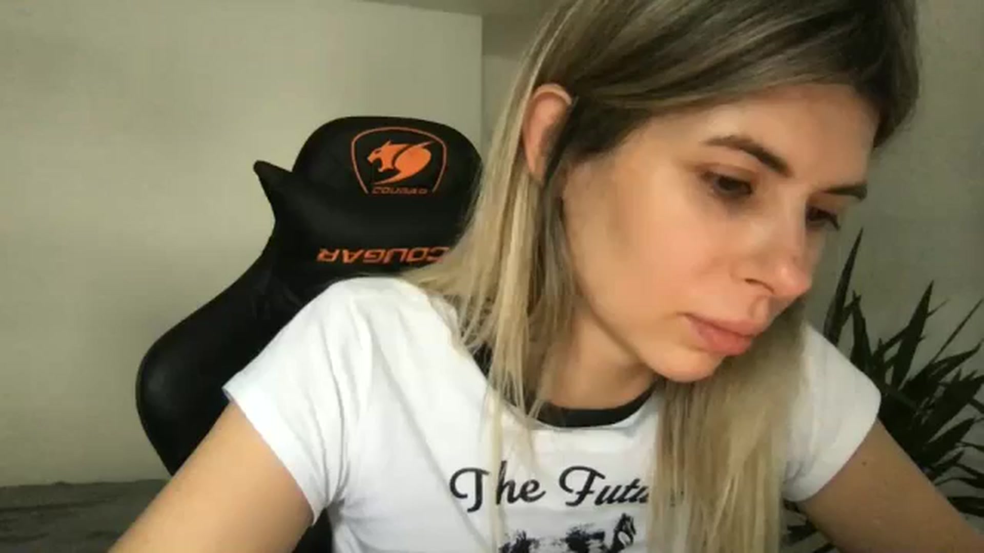 Gallery image thumbnail from neverinmylife's myfreecams stream on, 09/17/2024, 13:19 image 17 of 20