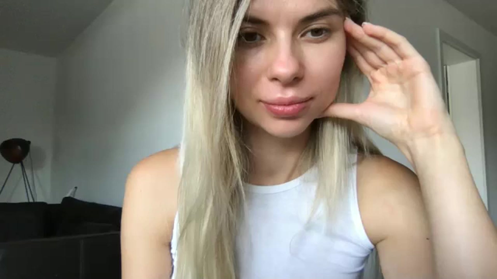Gallery image thumbnail from neverinmylife's myfreecams stream on, 09/23/2024, 13:20 image 13 of 20