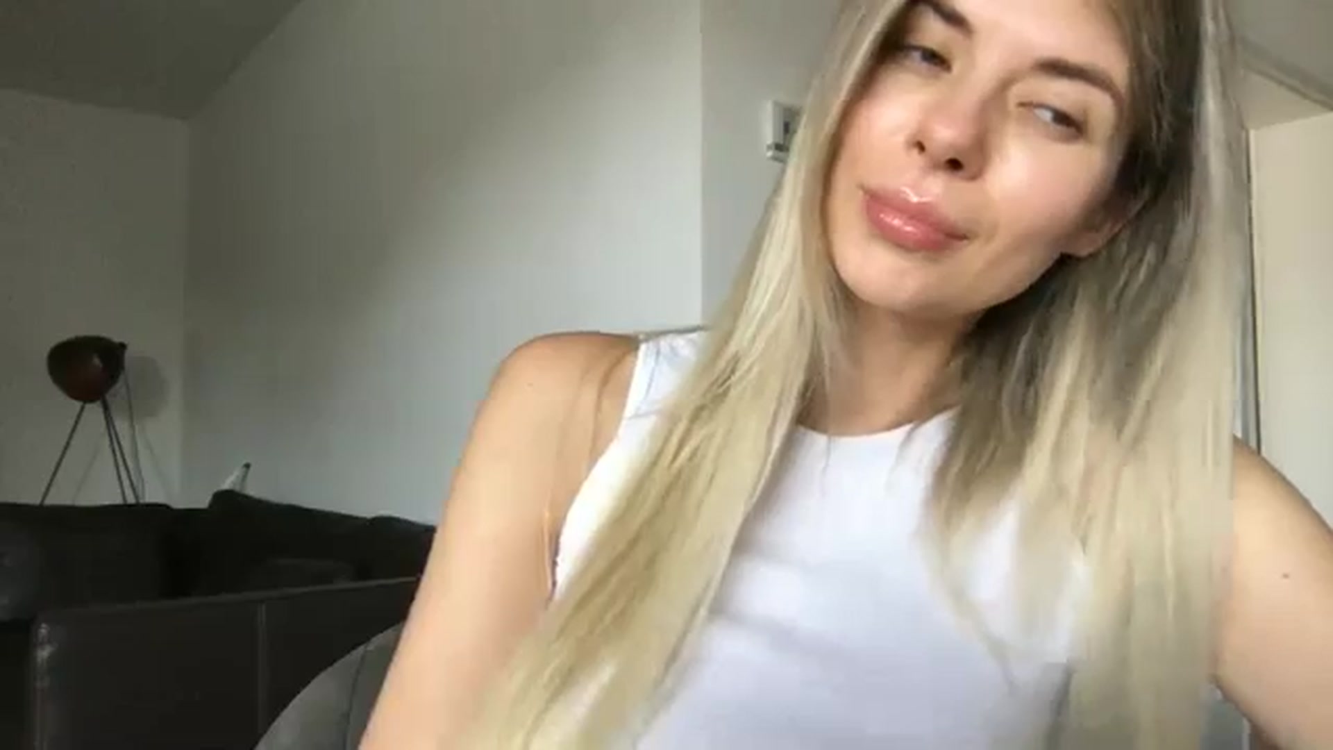 Gallery image thumbnail from neverinmylife's myfreecams stream on, 09/23/2024, 13:20 image 9 of 20