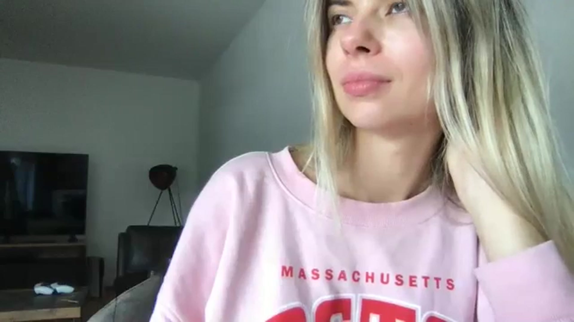 Gallery image thumbnail from neverinmylife's myfreecams stream on, 10/01/2024, 12:44 image 5 of 20