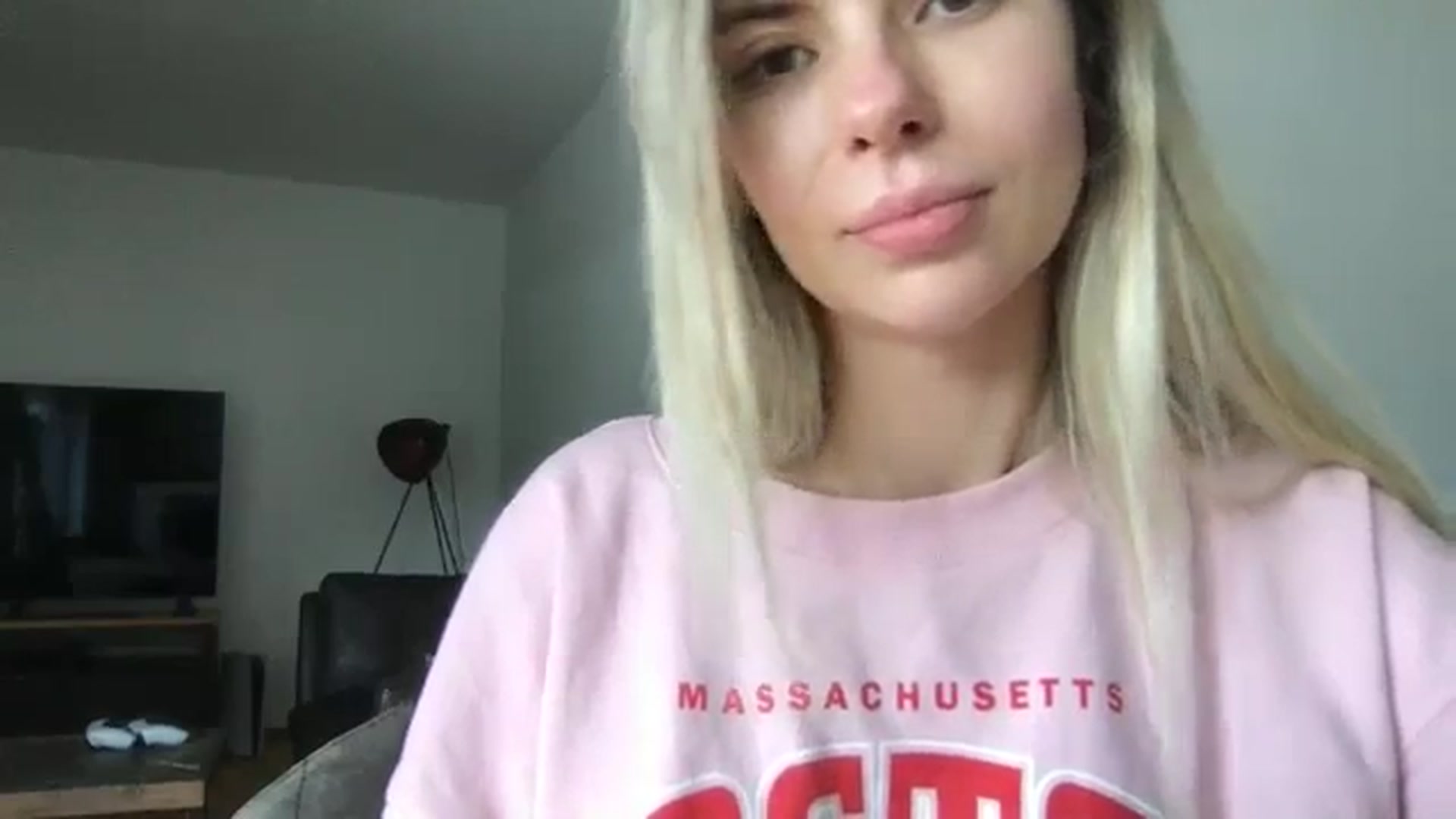 Gallery image thumbnail from neverinmylife's myfreecams stream on, 10/01/2024, 12:44 image 9 of 20
