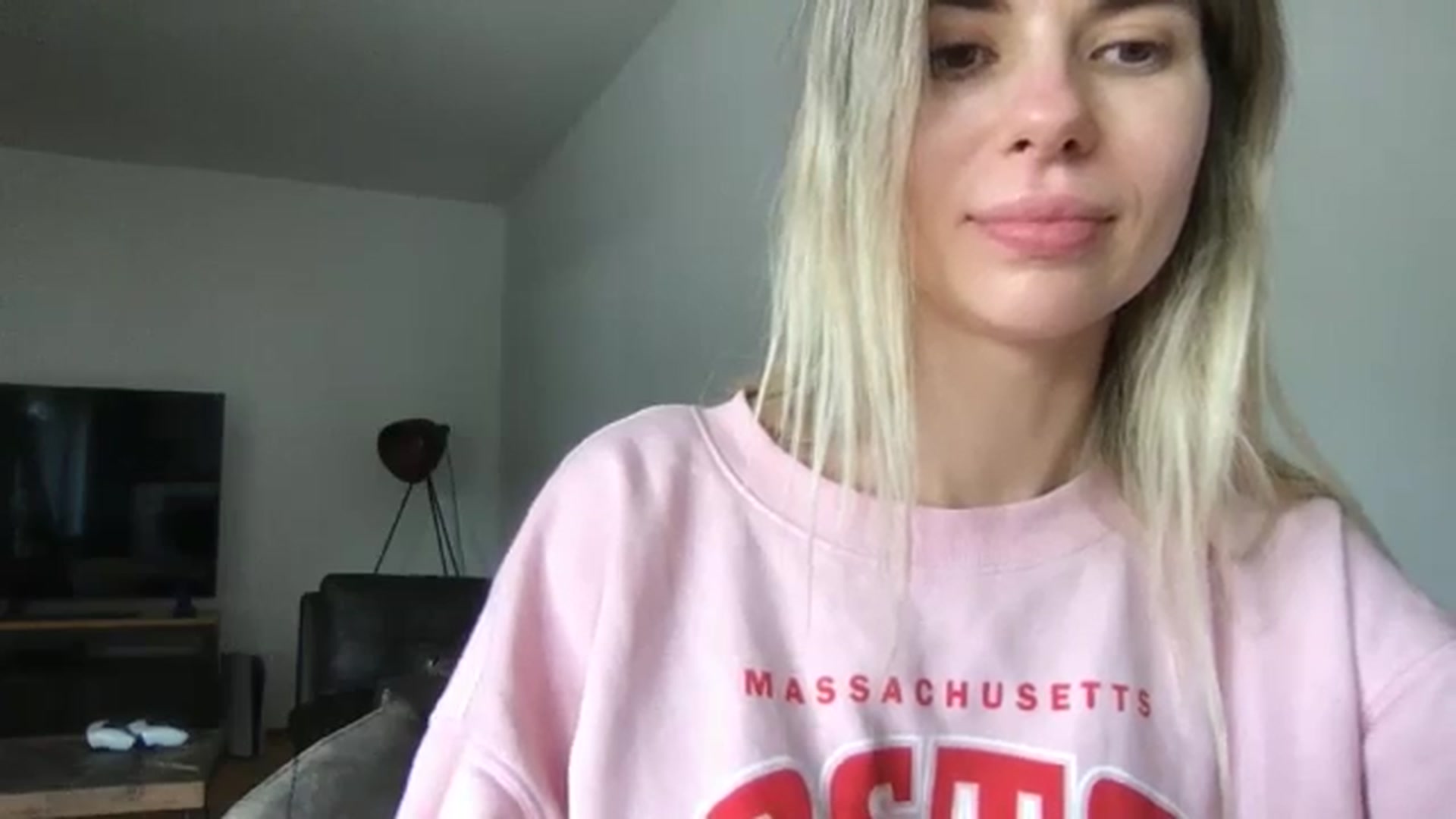 Gallery image thumbnail from neverinmylife's myfreecams stream on, 10/01/2024, 12:44 image 8 of 20